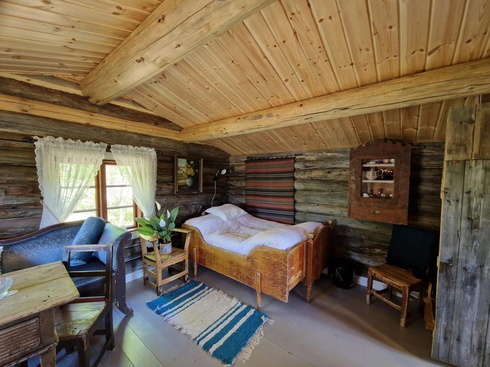 Bed, Living room