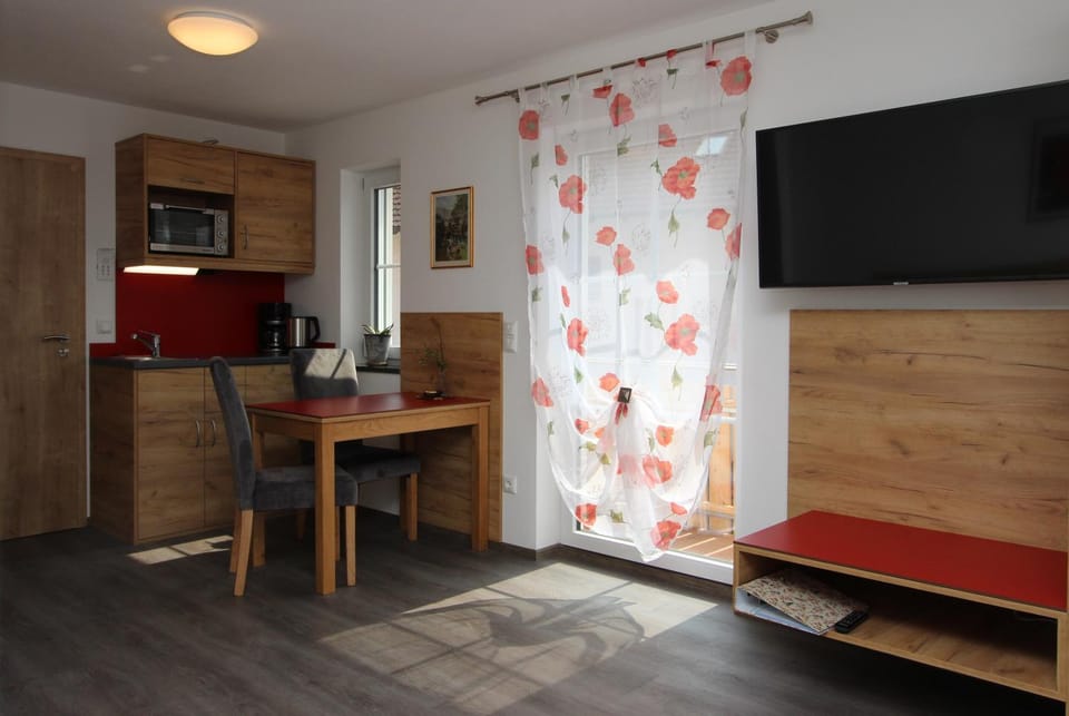 TV and multimedia, Dining area