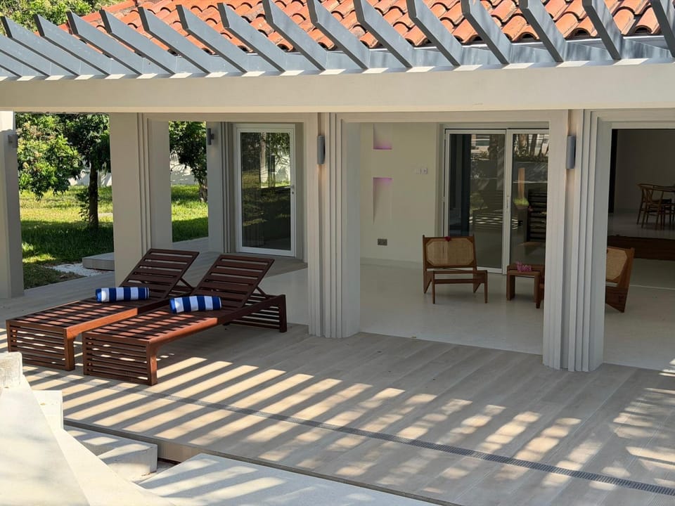 Patio, Garden, Garden view, sunbed