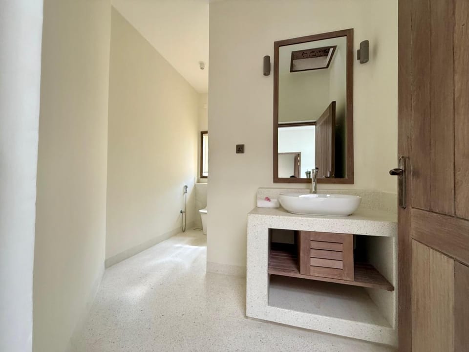 Bathroom, Photo of the whole room, towels