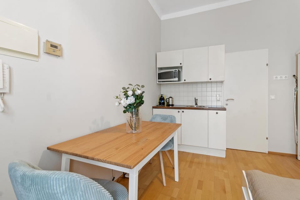 Bright City Hideaway, Augarten and Danube - 5 min Metro - 10 min Center Apartment in Vienna
