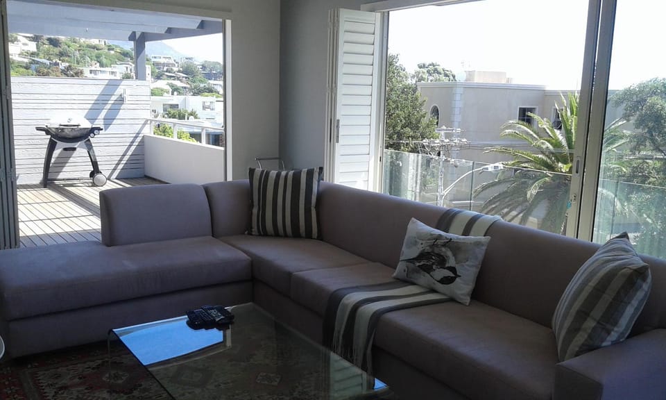 Day, Living room