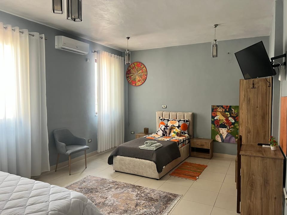 Bed, TV and multimedia, Photo of the whole room, Bedroom, air conditioner