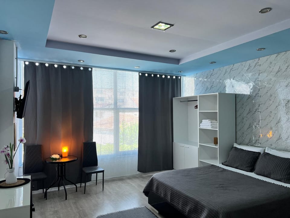 Bed, Living room, Photo of the whole room, Seating area, Bedroom