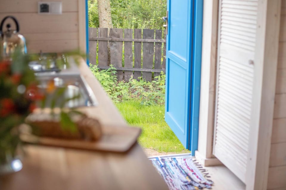 Kitchen or kitchenette, Garden view