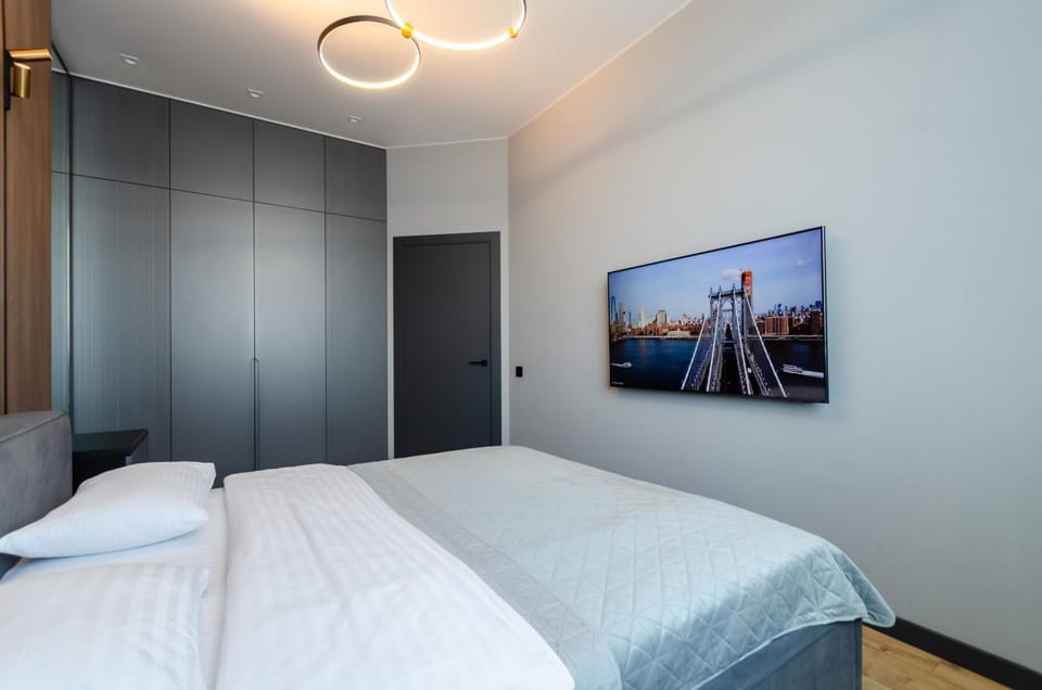 Bed, TV and multimedia, Bedroom, wardrobe