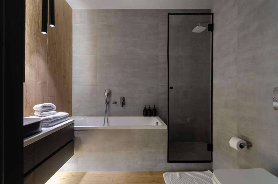 Shower, Bath, towels
