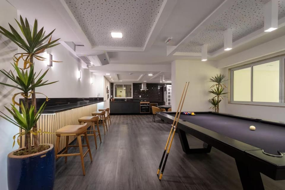 Billiard, Game Room