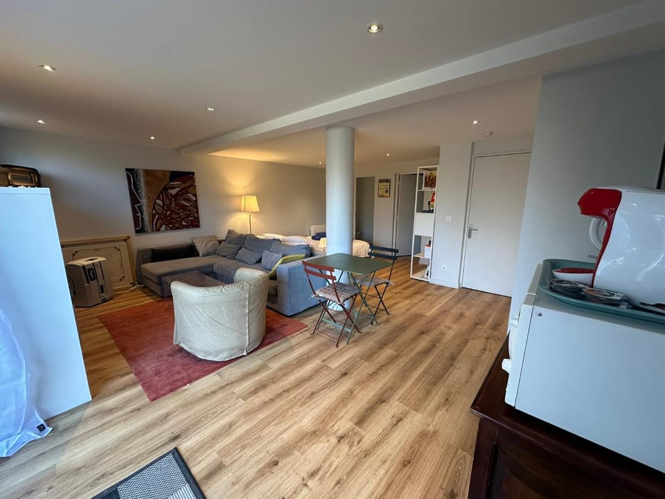 TV and multimedia, Seating area