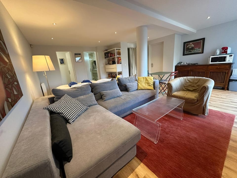 Living room, Seating area