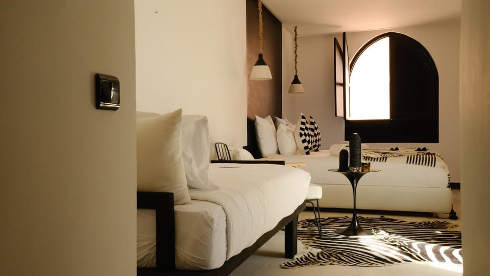 Bedroom, City view