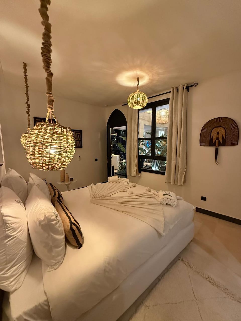 Bed, Photo of the whole room, Bedroom