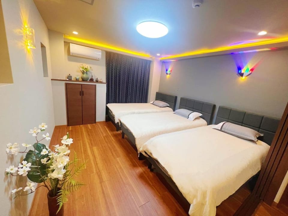 Special Price-Shinsaibashi-Osaka Castle Park-Dotonbori-Tennoji-Kuromon Market-Nipponbashi-Umeda-Within walking distance-Universal Studios-200m to subway Apartment in Osaka