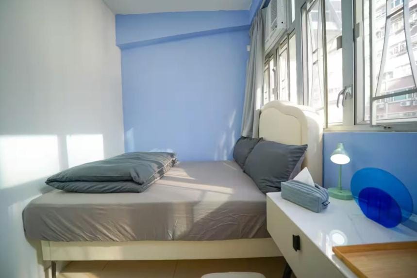 Student Accommodation - 46 Man Yuen Street Bed and Breakfast in Hong Kong