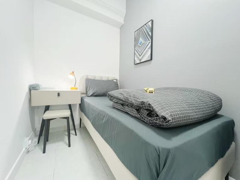 Student Accommodation - 46 Man Yuen Street Bed and Breakfast in Hong Kong