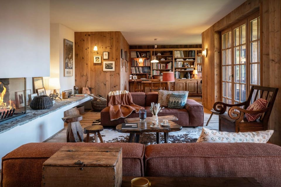 Library, Living room, Seating area