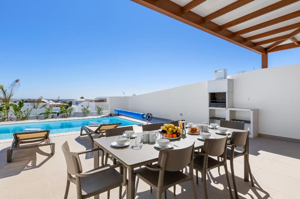 Villa Los Altos Deva 12A by Escape Home Villa in Playa Blanca