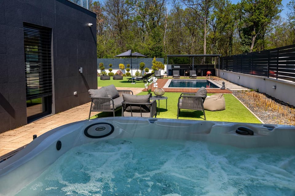 Hot Tub, Pool view, Swimming pool