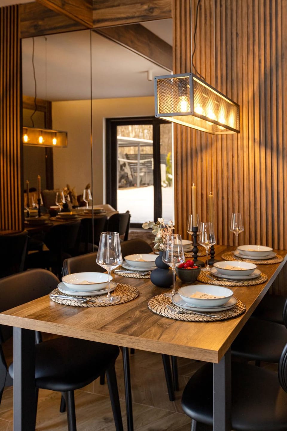 Restaurant/places to eat, Living room