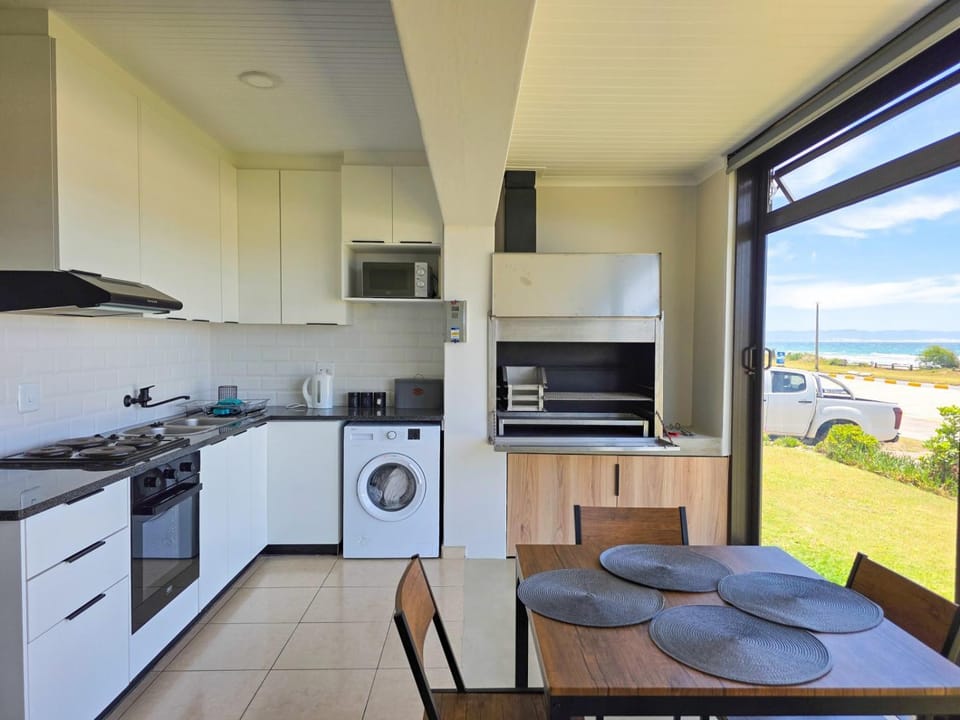 Entertainment, kitchen
