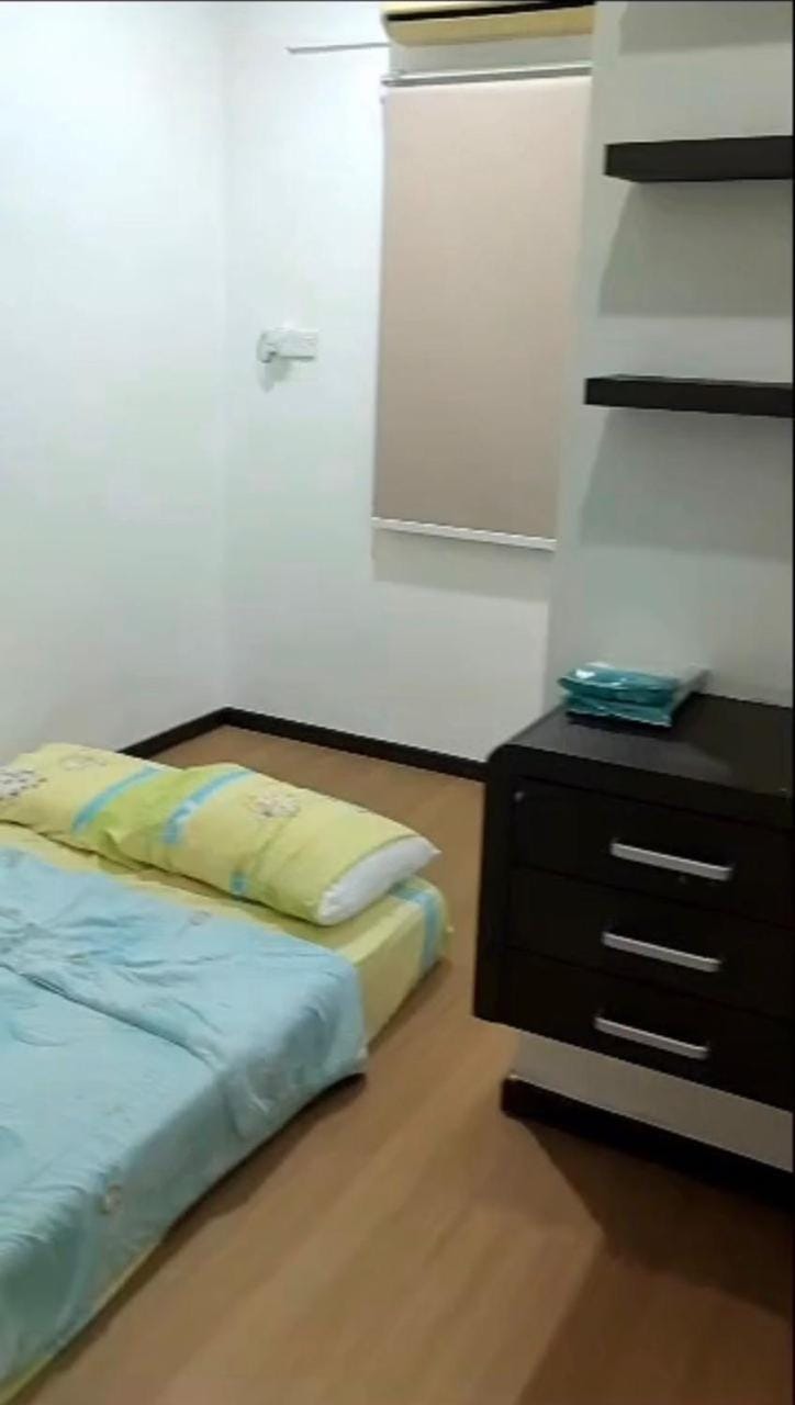 Bed, Bedroom, wardrobe, air conditioner