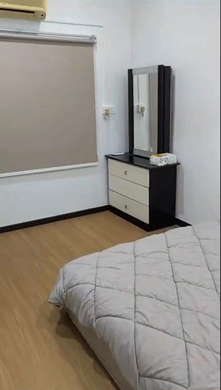 Bed, Bedroom, wardrobe, air conditioner
