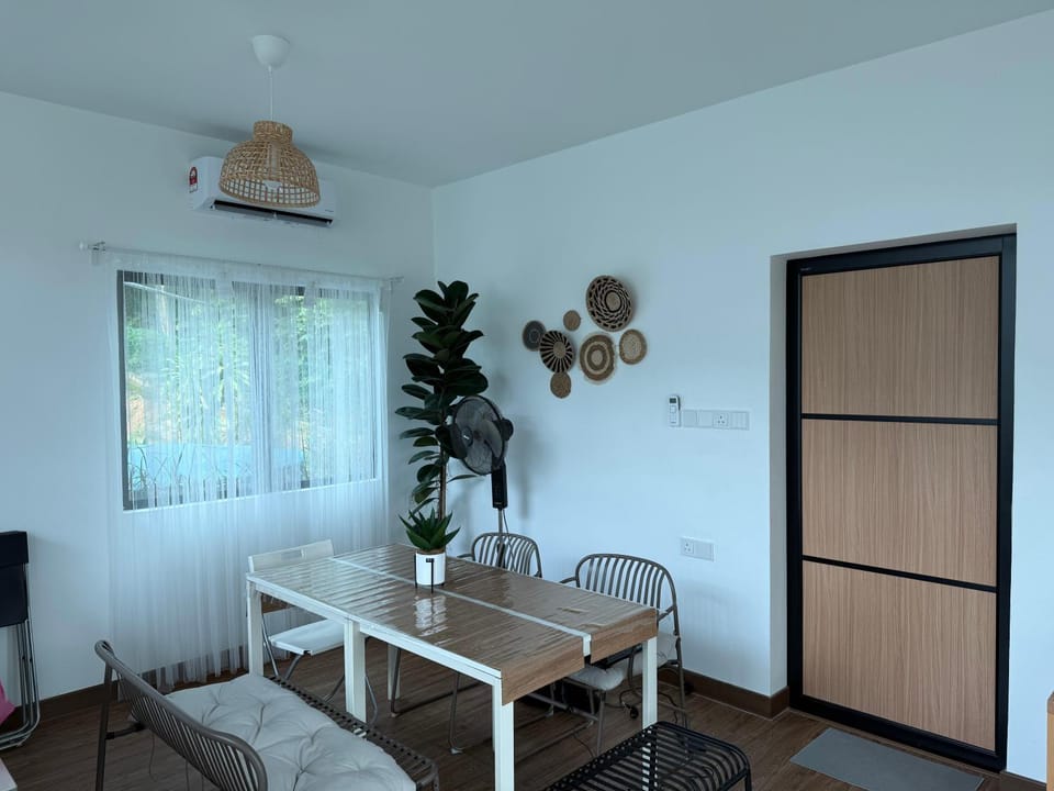 Seating area, Dining area, air conditioner