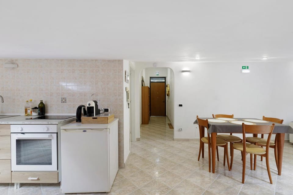 Property building, Kitchen or kitchenette, Living room