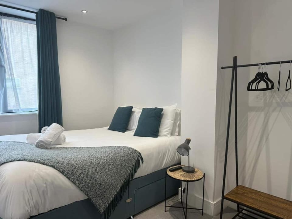 City Centre 2- Bed Apartment - Top Floor - Sleeps 4 Apartment in Huntingdonshire District