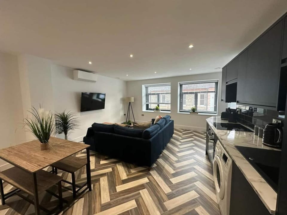 City Centre 2- Bed Apartment - Top Floor - Sleeps 4 Apartment in Huntingdonshire District