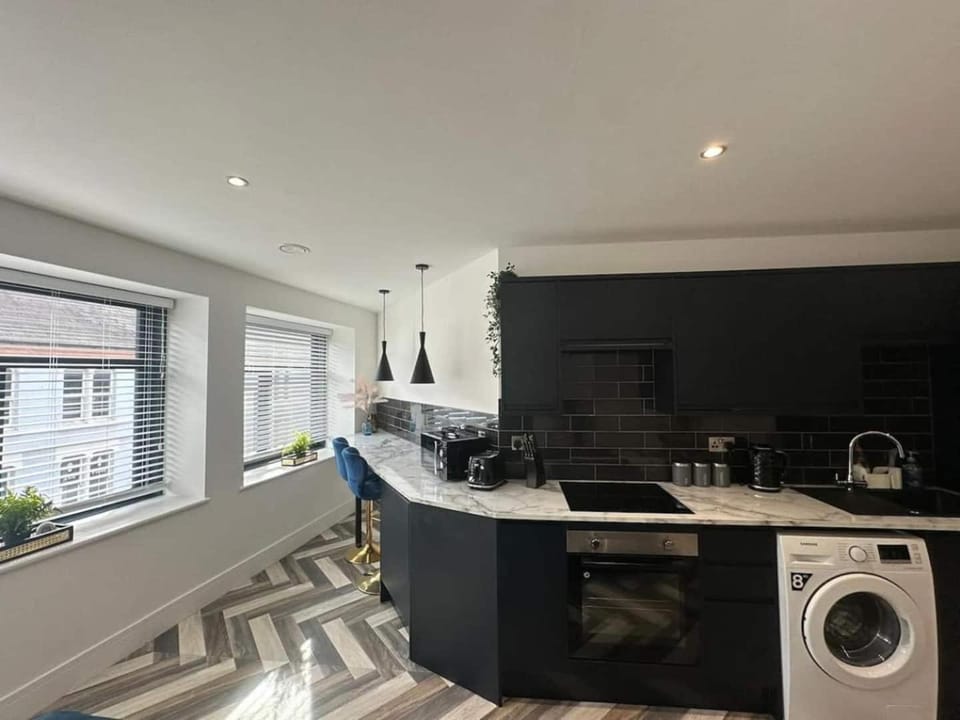 City Centre 2- Bed Apartment - Top Floor - Sleeps 4 Apartment in Huntingdonshire District