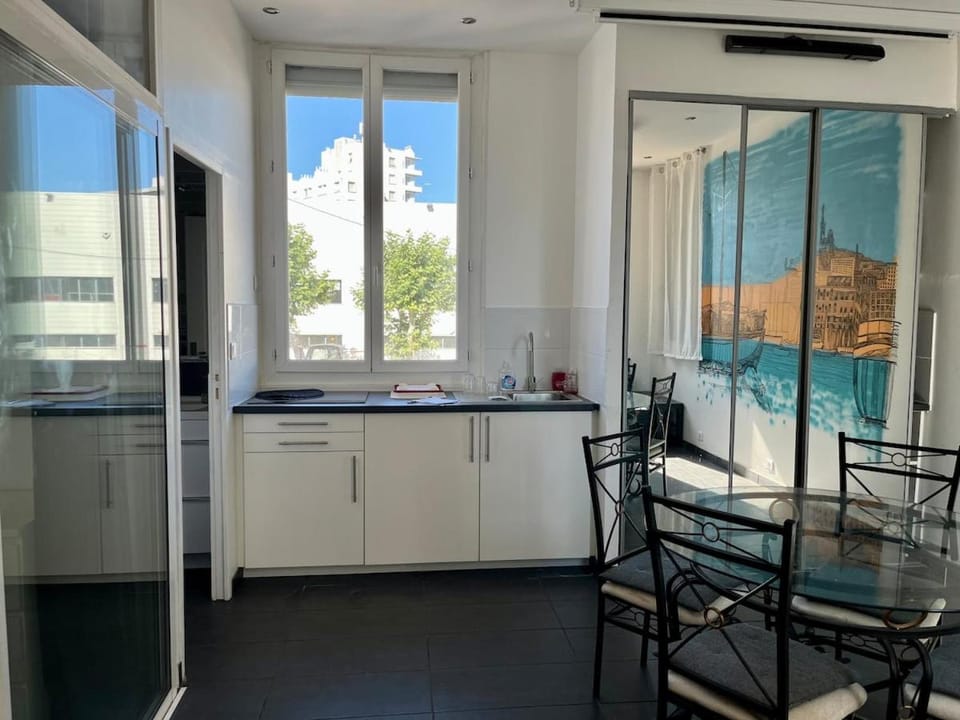 Cocoon in townhouse Vélodrome-Chanot Apartment in Marseille