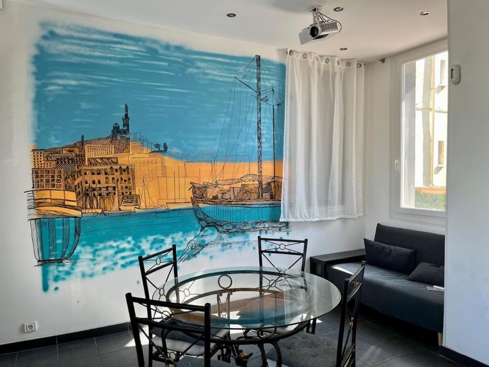 Cocoon in townhouse Vélodrome-Chanot Apartment in Marseille