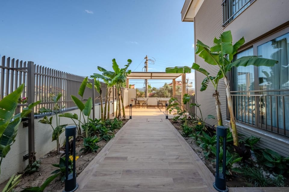 Property building, Day, Garden