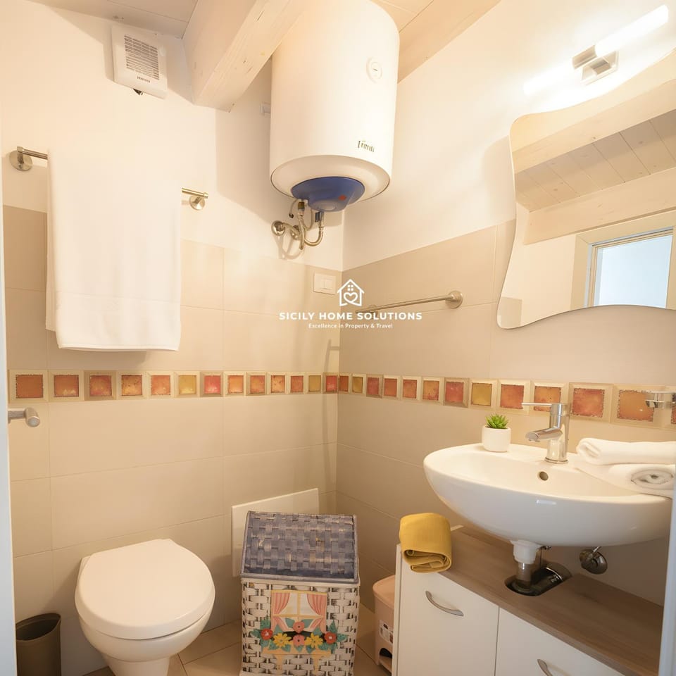 Toilet, Bathroom, bidet, towels