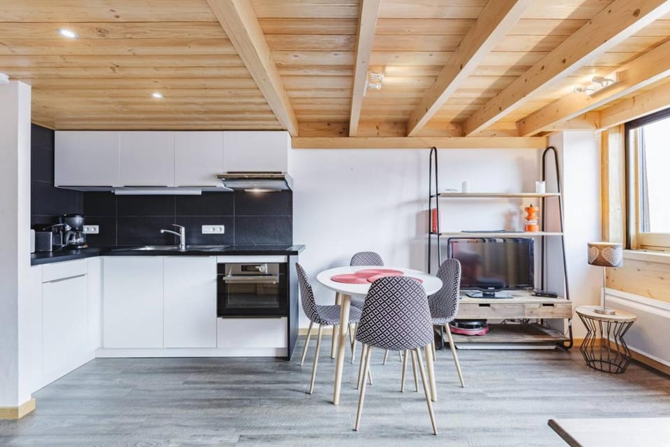 Grand Roc - Cosy Duplex Grands Montets Balcon Vue Parking Apartment in Chamonix
