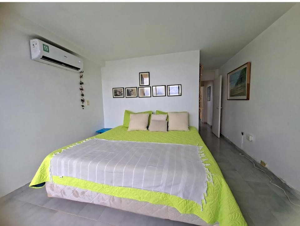 Bed, TV and multimedia, Photo of the whole room, Bedroom, air conditioner