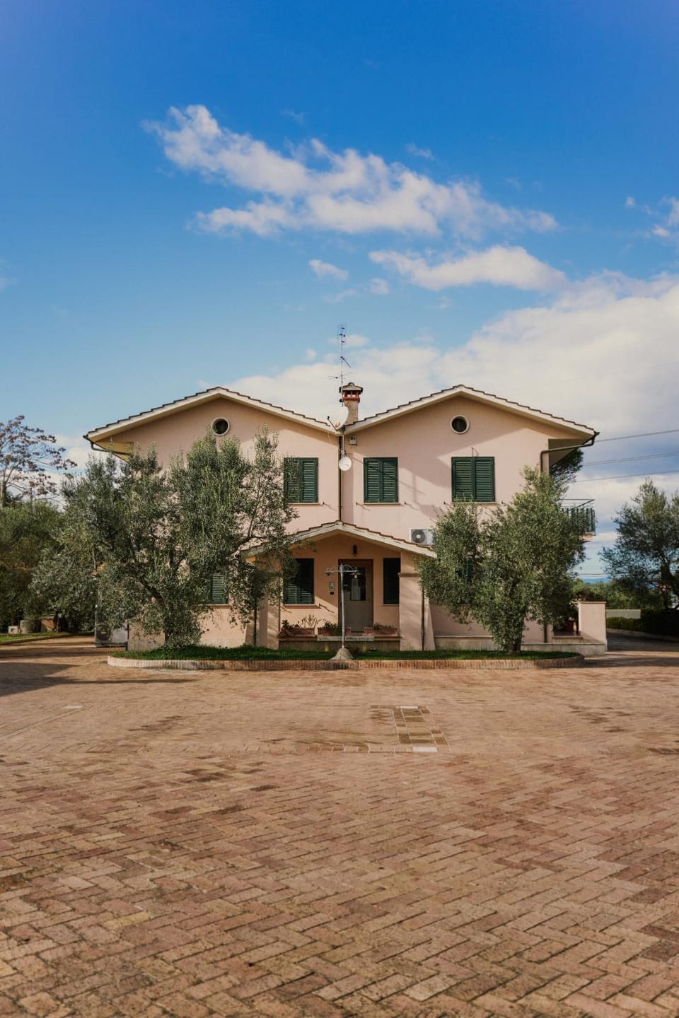 Property building, Facade/entrance