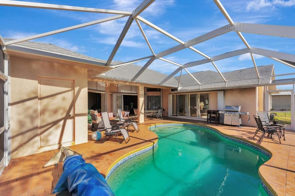 Sunset Paradise House in South Gulf Cove