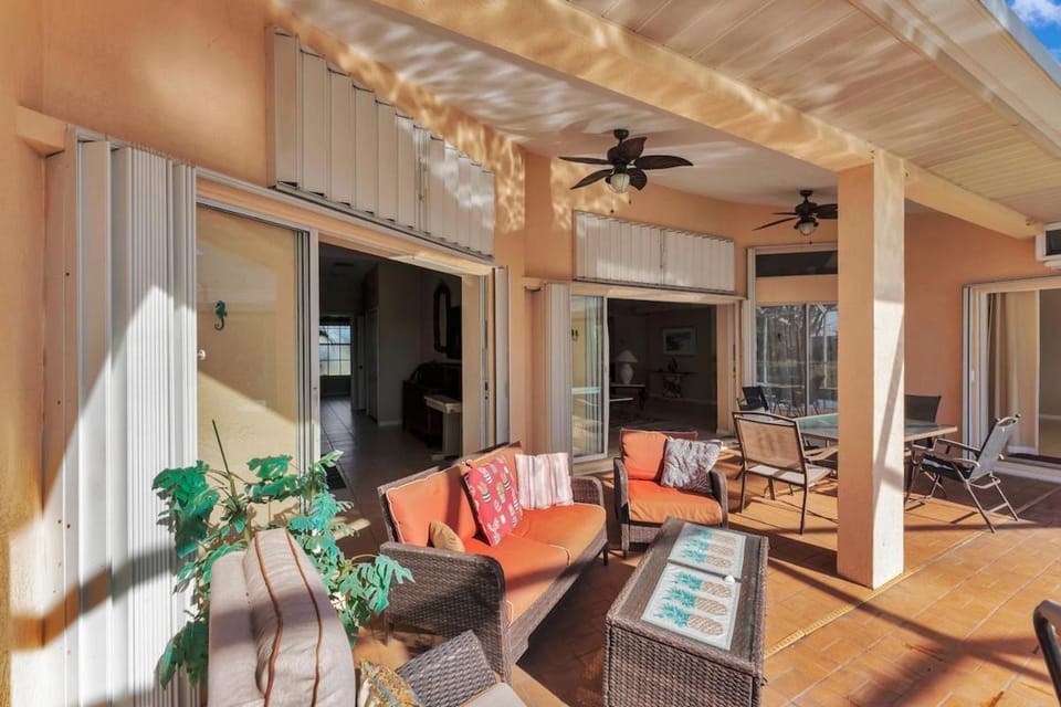 Sunset Paradise House in South Gulf Cove