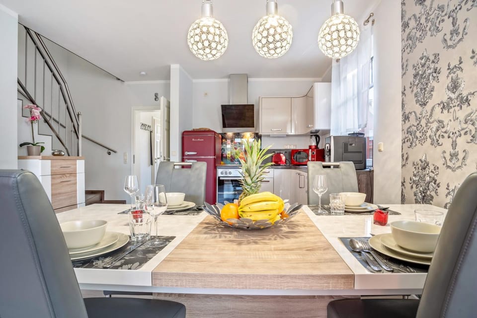 Property building, Kitchen or kitchenette, Living room