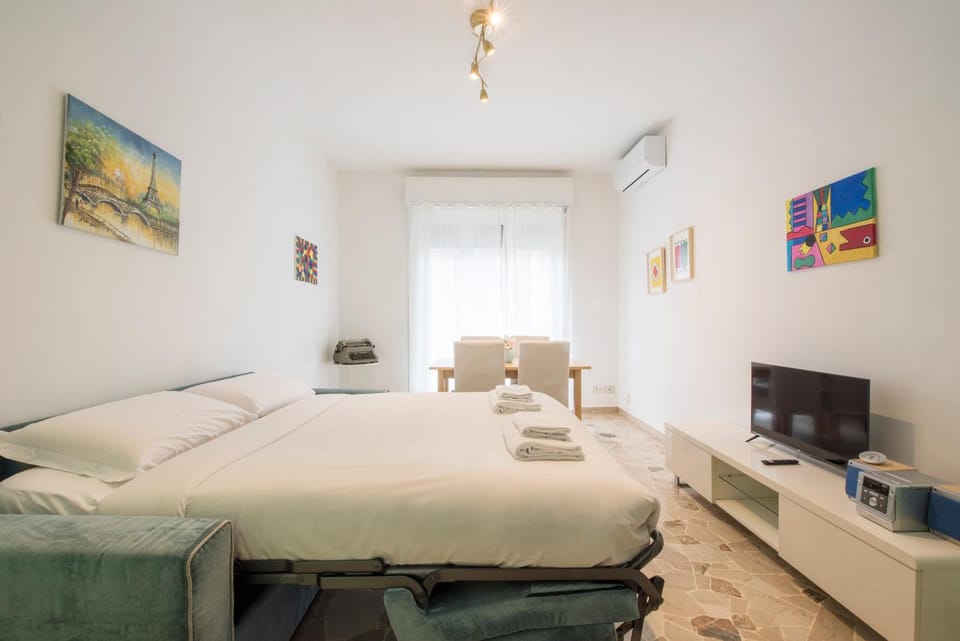 Bed, Photo of the whole room