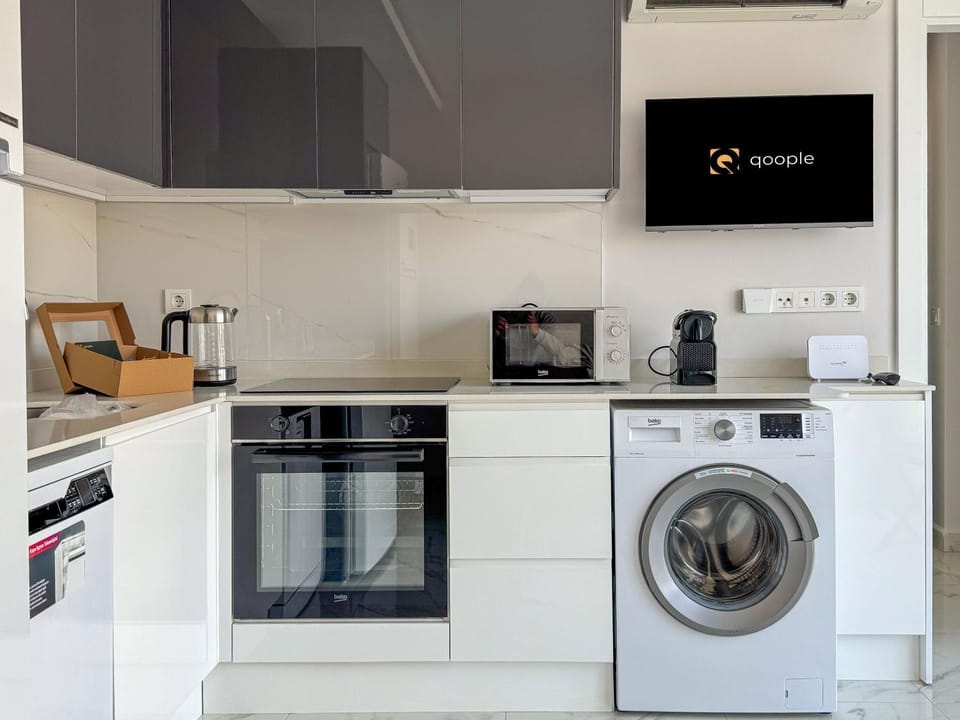 Kitchen or kitchenette, dishwasher, stove, washing machine