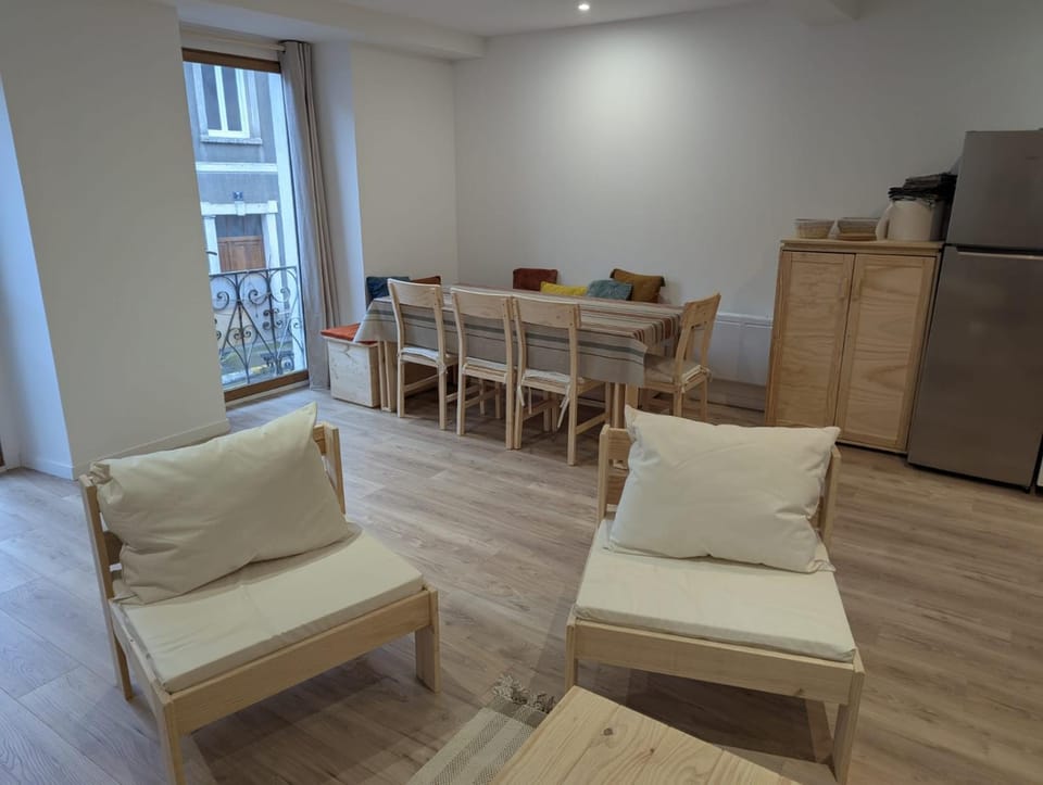 Seating area, Dining area