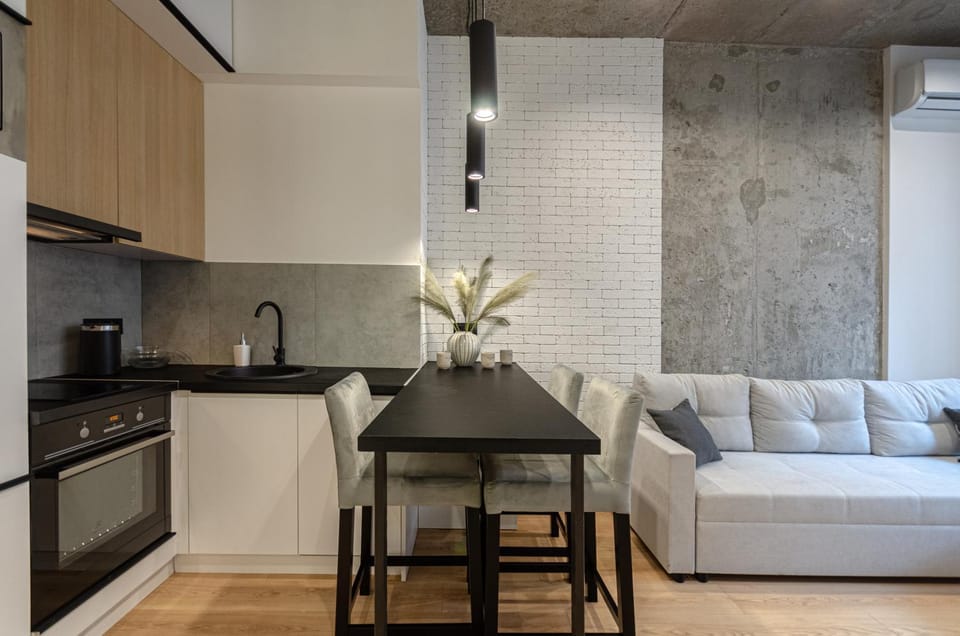 Seating area, Dining area, oven, pet friendly, stove