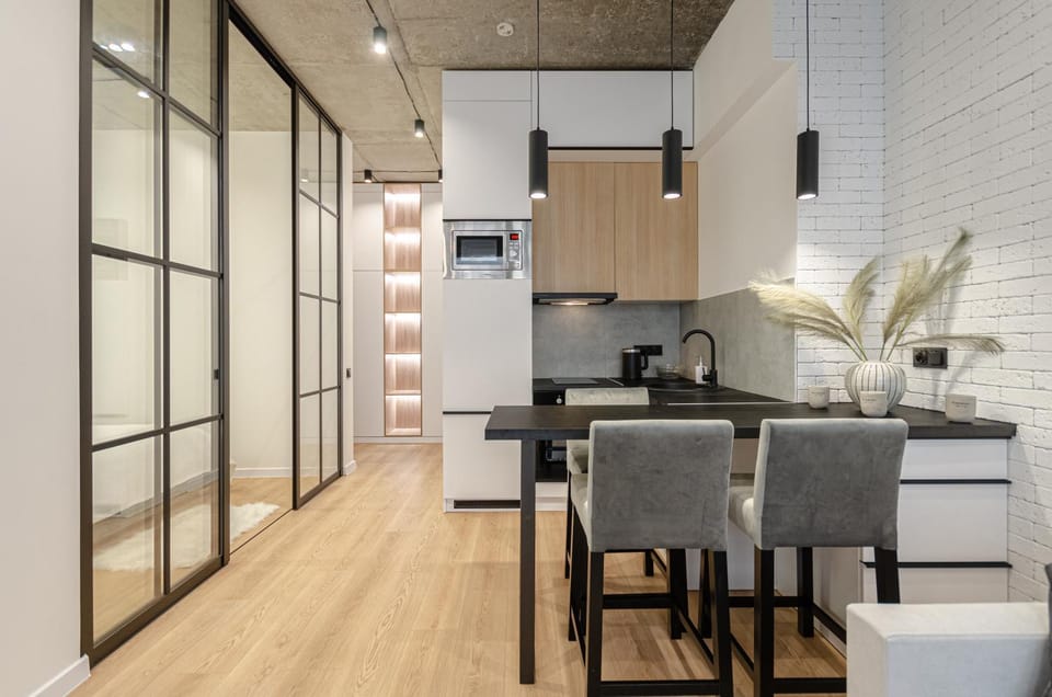 Living room, Dining area, pet friendly, kitchen