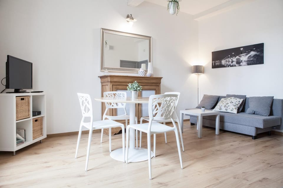 Property building, TV and multimedia, Living room