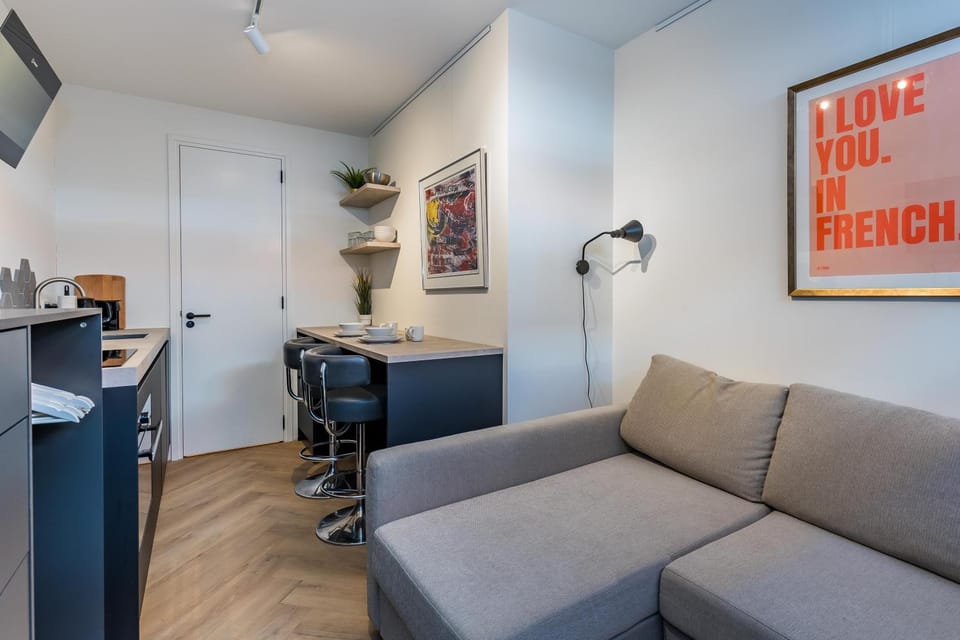 Luxury studio in Witte de Withkwartier incl prive-parkeerplaats Apartment in Rotterdam
