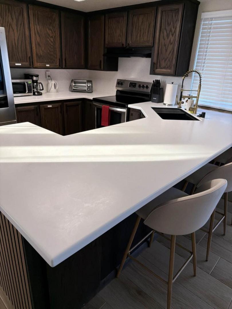 Spacious 4BR Family Home Free Parking, Fast WiFi, Near Galleria & Fountains Chalet in Roseville