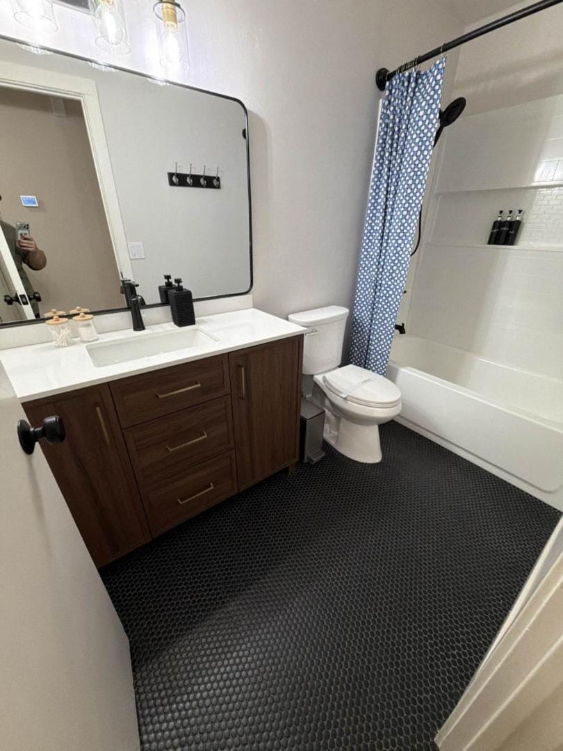 Spacious 4BR Family Home Free Parking, Fast WiFi, Near Galleria & Fountains Chalet in Roseville